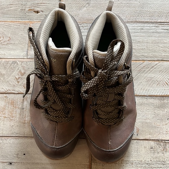 Hi-Tec brand waterproof hiking boots  womens size 6 - Picture 4 of 6